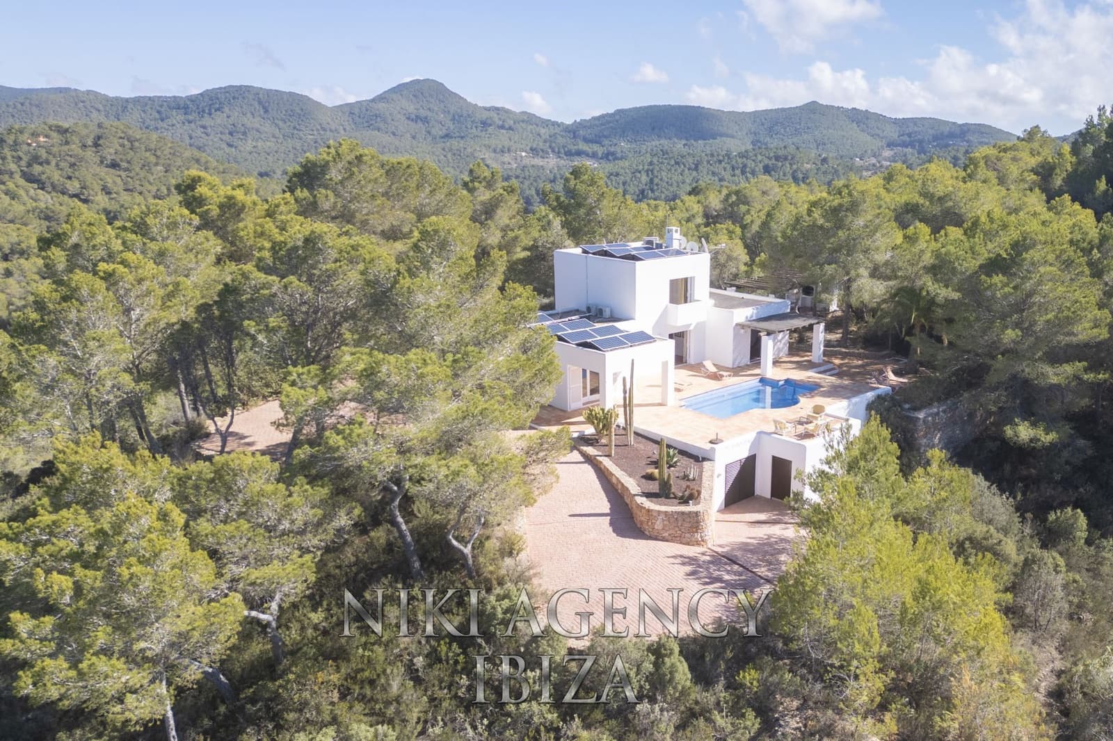 3 soveværelse Villa til salg i Sant Agusti des Vedra med swimmingpool garage - € 2.750.000 (Ref: 9016255)