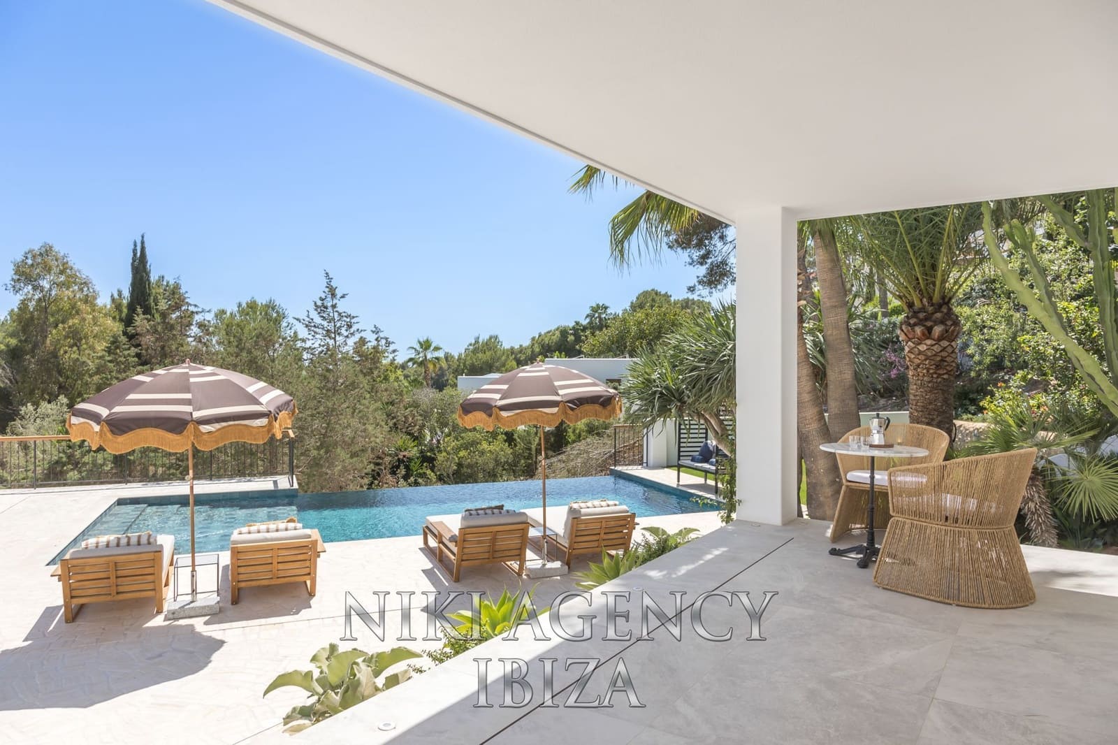 6 soveværelse Villa til salg i Can Furnet med swimmingpool - € 3.700.000 (Ref: 9016257)