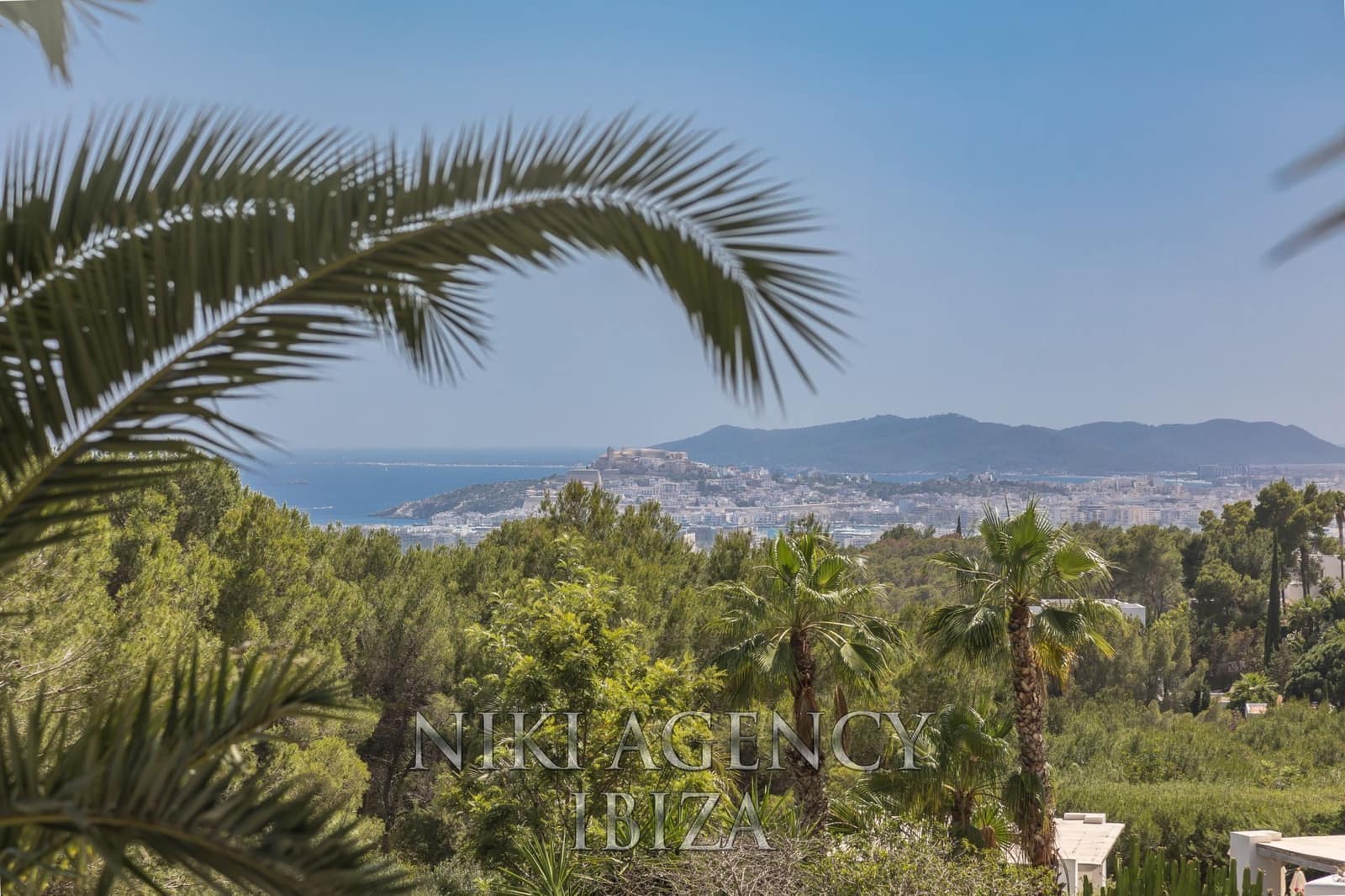 6 soveværelse Villa til salg i Can Furnet med swimmingpool - € 3.700.000 (Ref: 9016257)