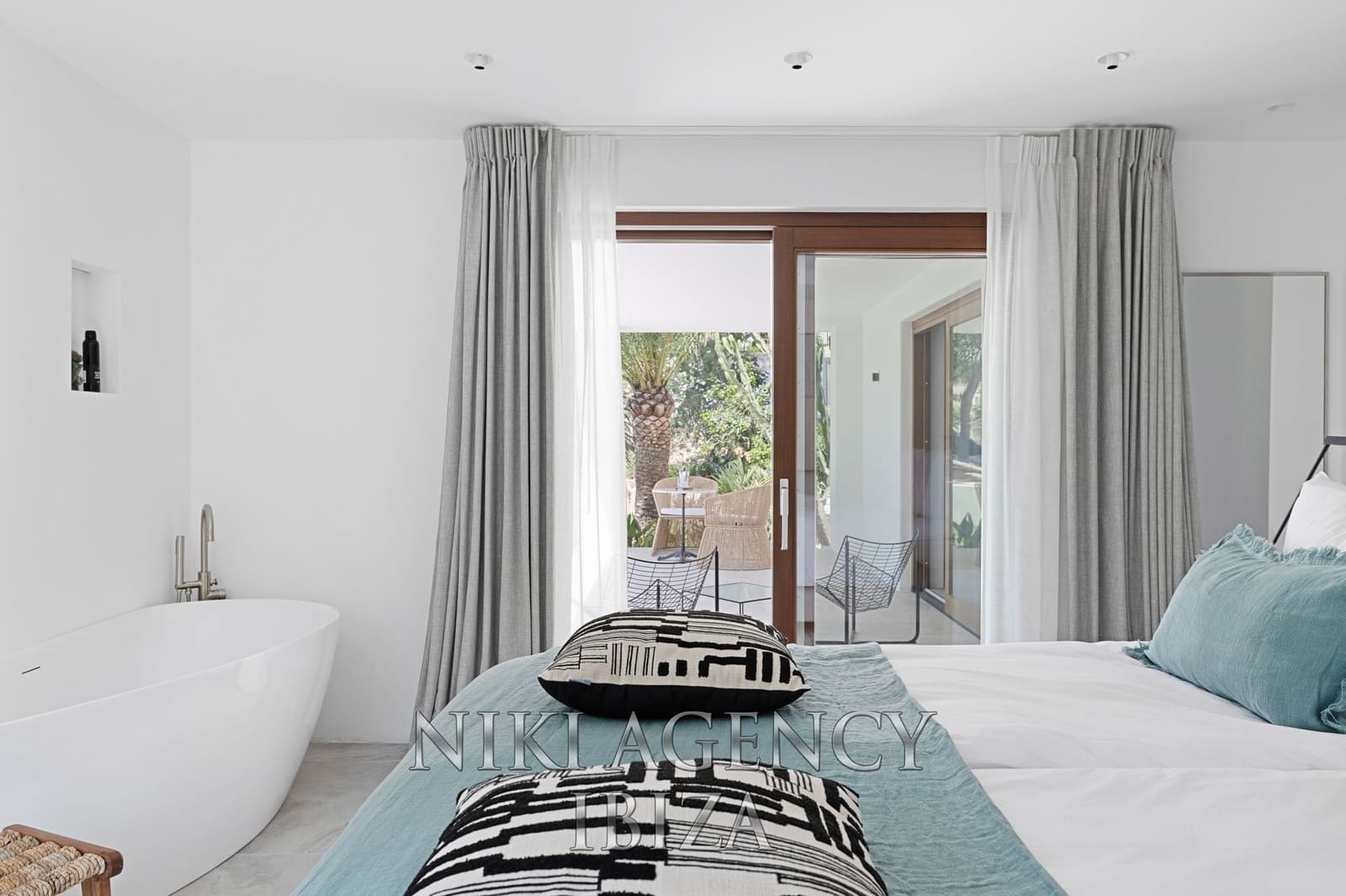 6 soveværelse Villa til salg i Can Furnet med swimmingpool - € 3.700.000 (Ref: 9016257)