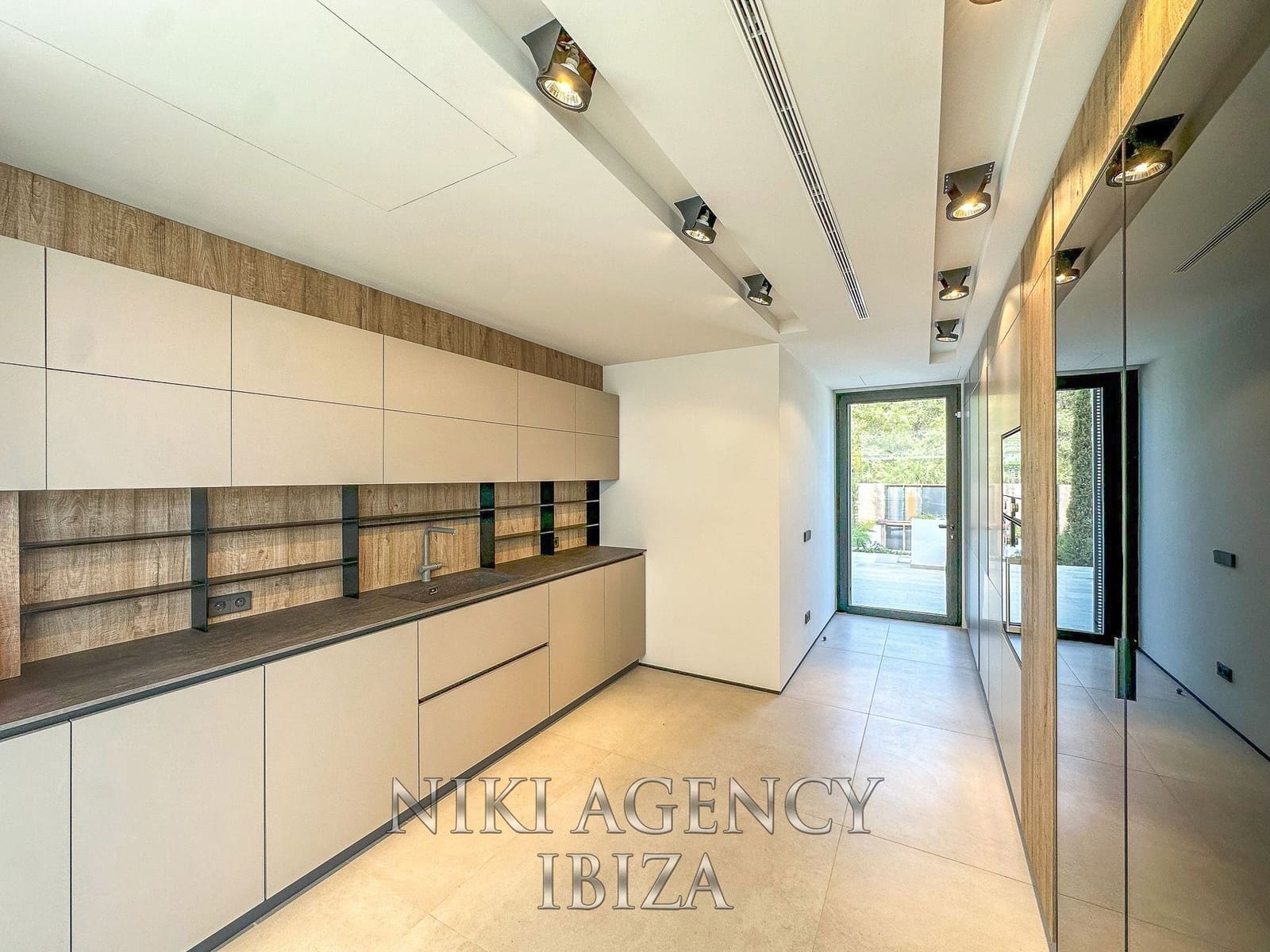 4 bedroom Villa for sale in Sant Agusti des Vedra with pool garage - € 2,750,000 (Ref: 9016264)