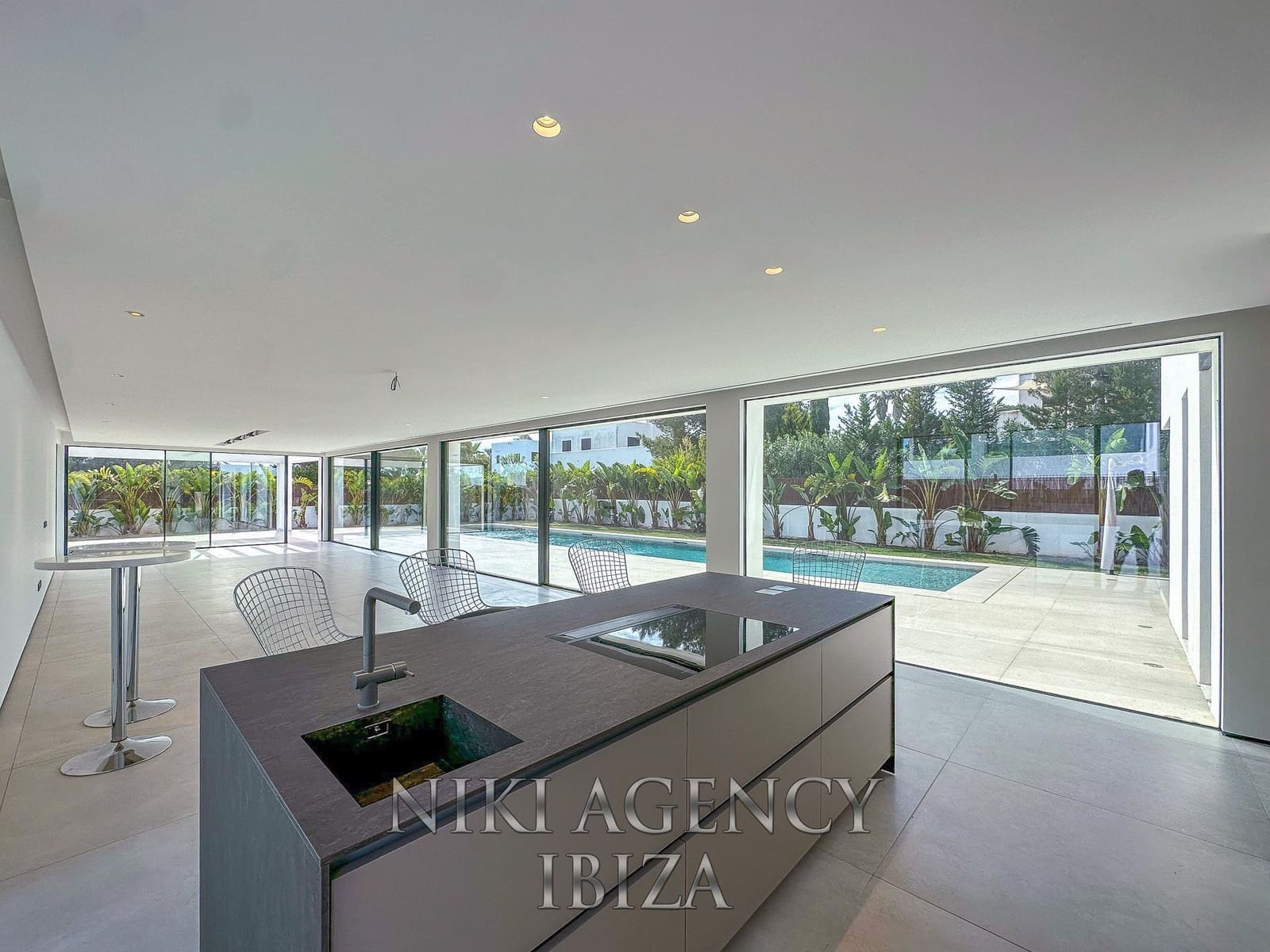 4 bedroom Villa for sale in Sant Agusti des Vedra with pool garage - € 2,750,000 (Ref: 9016264)