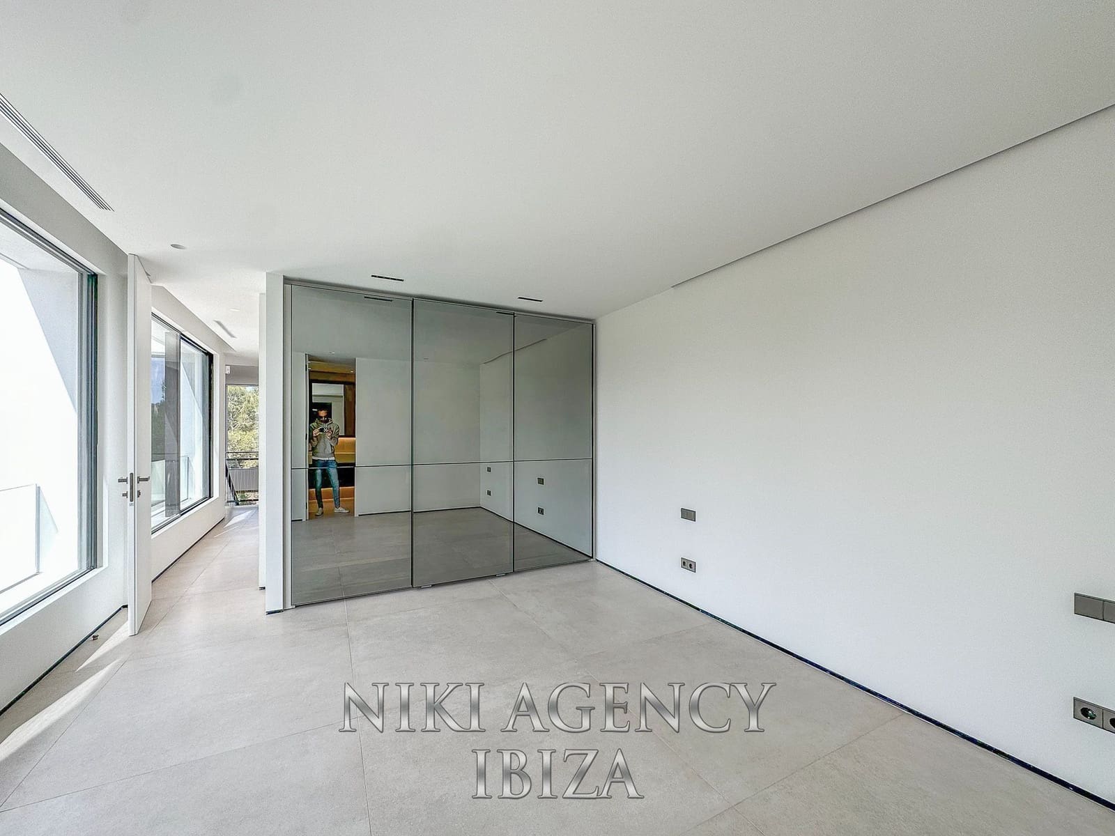 4 bedroom Villa for sale in Sant Agusti des Vedra with pool garage - € 2,750,000 (Ref: 9016264)