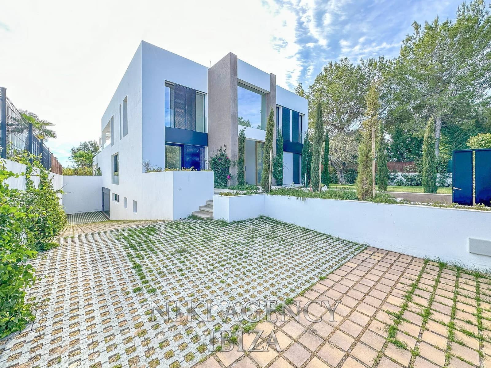 4 bedroom Villa for sale in Sant Agusti des Vedra with pool garage - € 2,750,000 (Ref: 9016264)