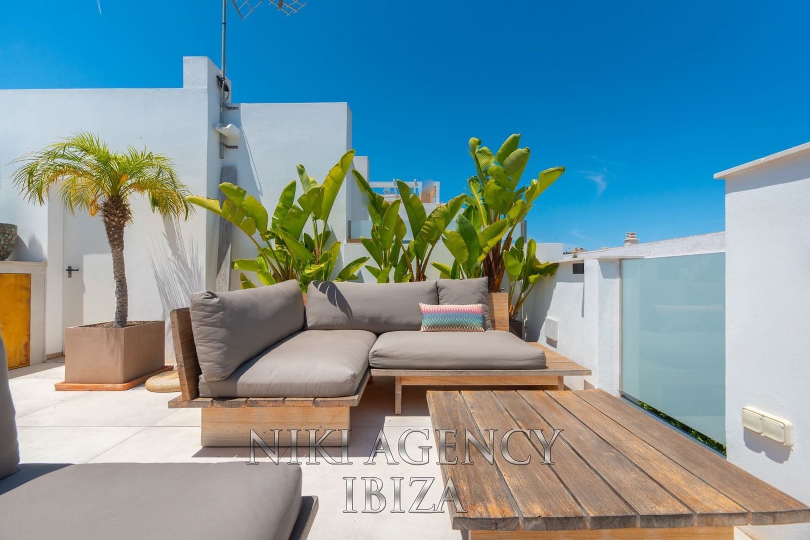 4 soveværelse Lejlighed til salg i Nuestra Senora de Jesus med swimmingpool garage - € 1.298.000 (Ref: 9100466)