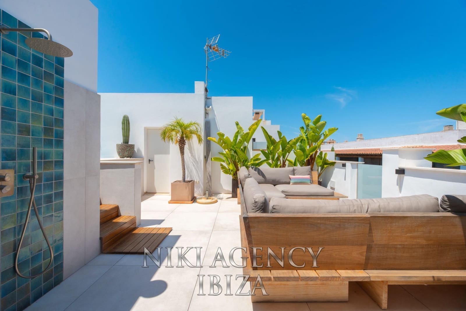 4 soveværelse Lejlighed til salg i Nuestra Senora de Jesus med swimmingpool garage - € 1.298.000 (Ref: 9100466)