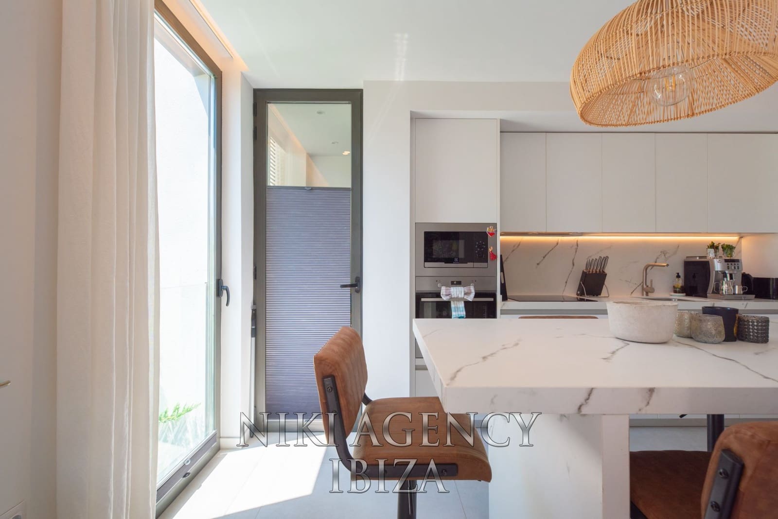 4 soveværelse Lejlighed til salg i Nuestra Senora de Jesus med swimmingpool garage - € 1.298.000 (Ref: 9100466)