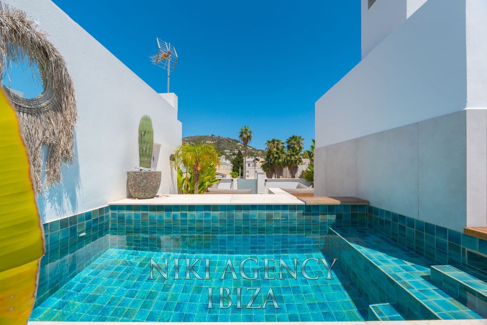 4 soveværelse Lejlighed til salg i Nuestra Senora de Jesus med swimmingpool garage - € 1.298.000 (Ref: 9100466)