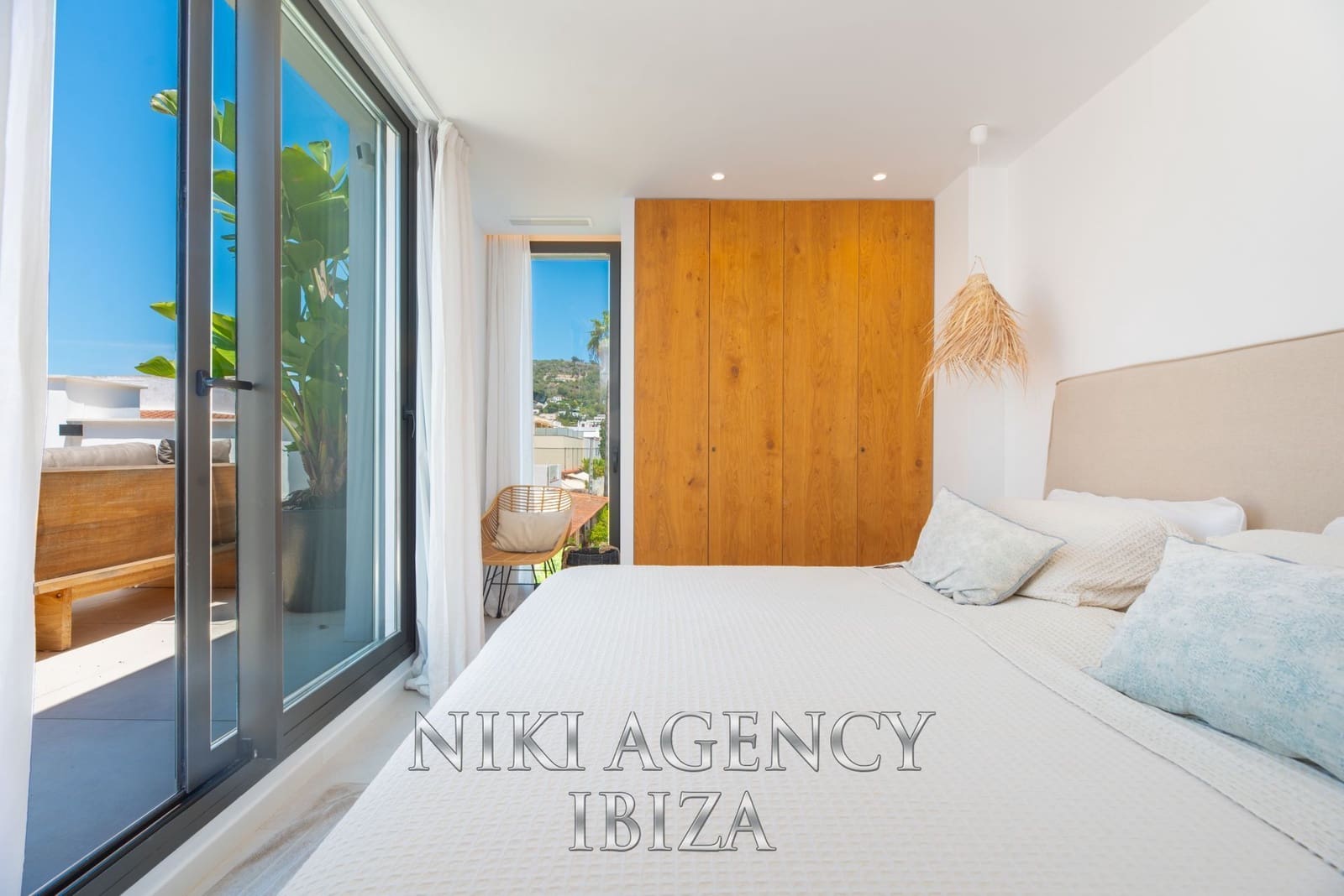 4 soveværelse Lejlighed til salg i Nuestra Senora de Jesus med swimmingpool garage - € 1.298.000 (Ref: 9100466)