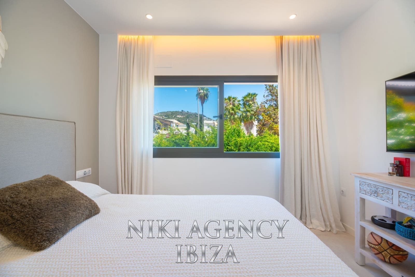 4 soveværelse Lejlighed til salg i Nuestra Senora de Jesus med swimmingpool garage - € 1.298.000 (Ref: 9100466)