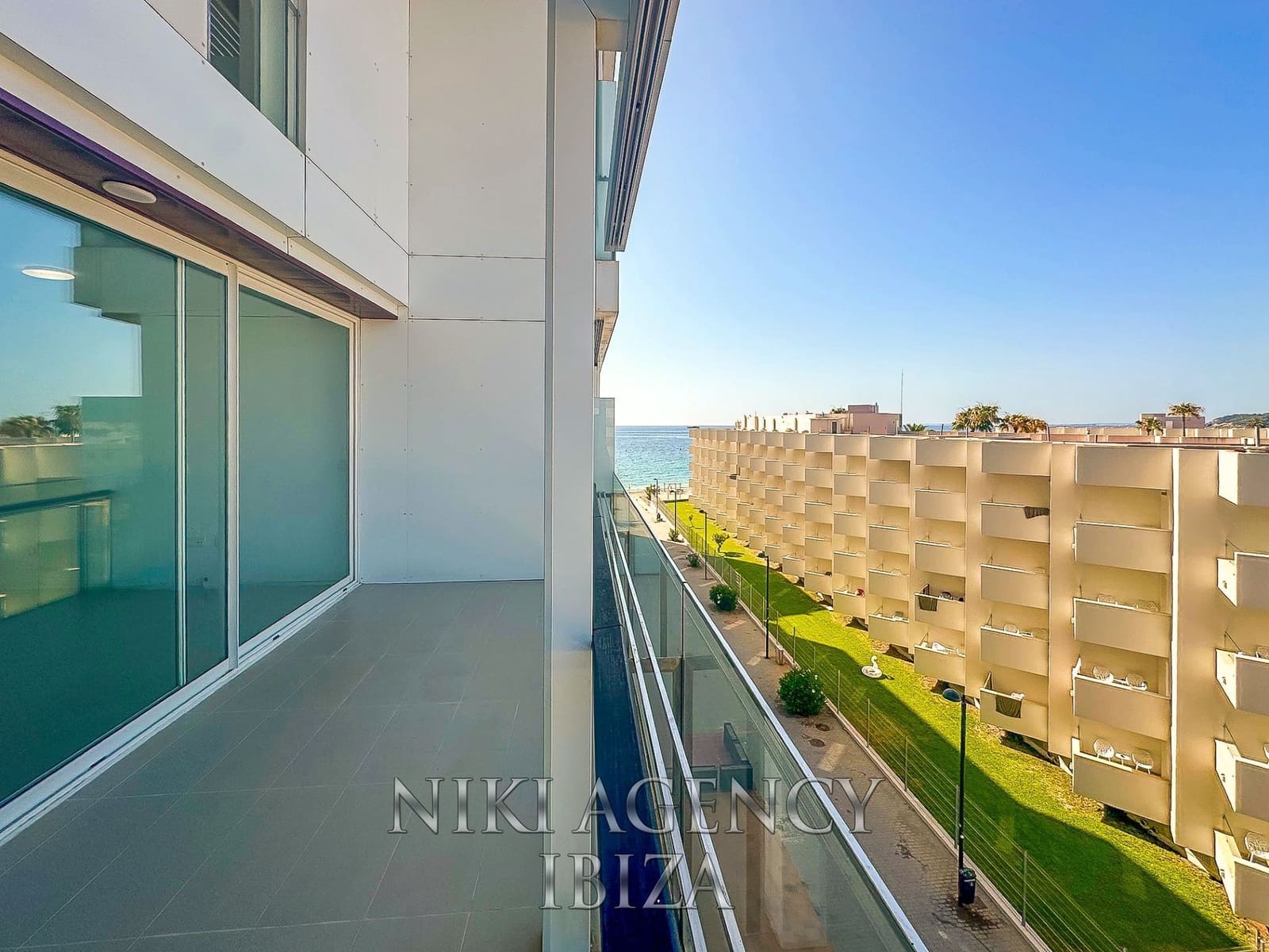 2 bedroom Apartment for sale in Playa d'en Bossa with pool garage - € 670,000 (Ref: 9118536)