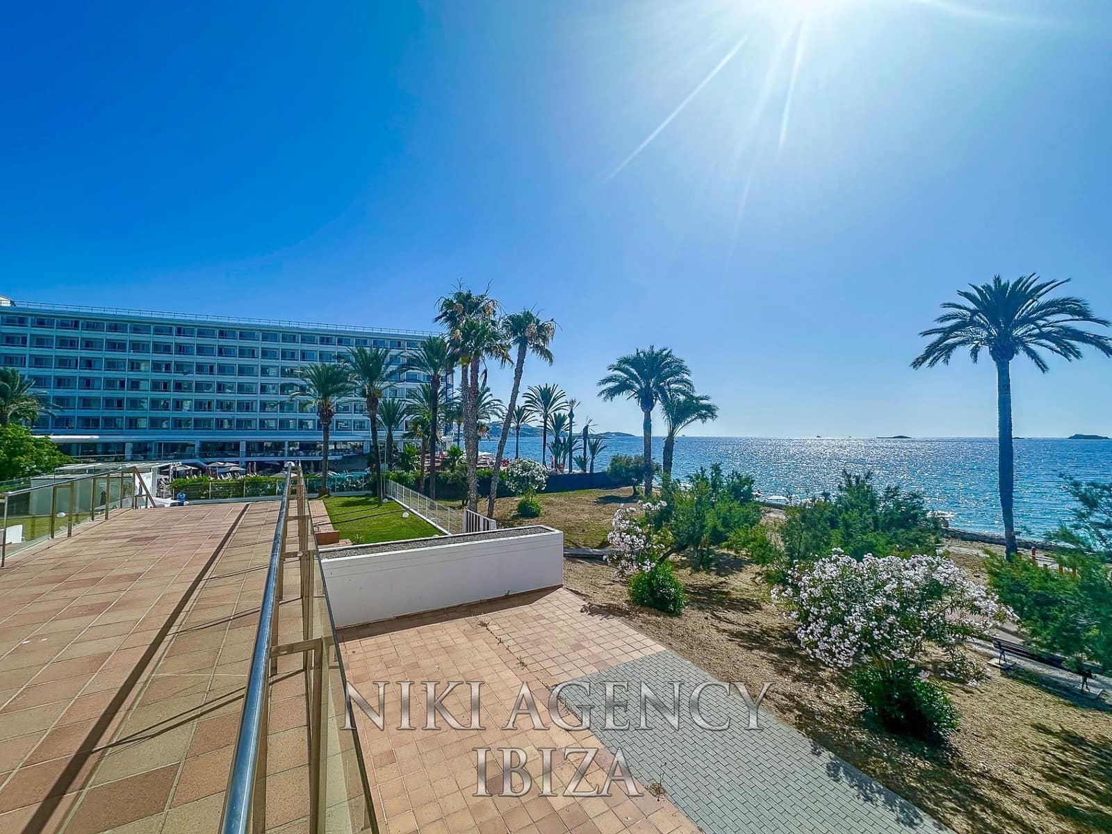 2 bedroom Apartment for sale in Playa d'en Bossa with pool garage - € 670,000 (Ref: 9118536)