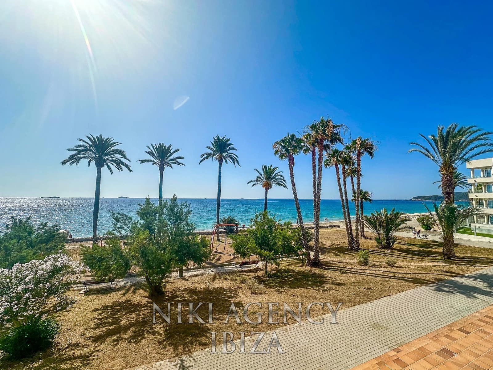 2 bedroom Apartment for sale in Playa d'en Bossa with pool garage - € 670,000 (Ref: 9118536)