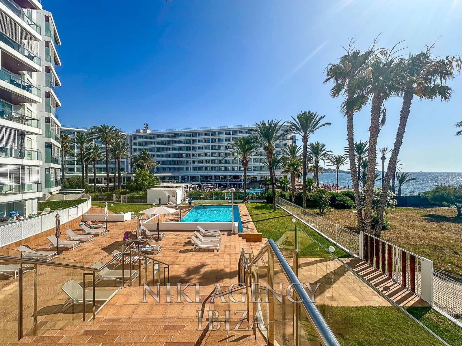 2 bedroom Apartment for sale in Playa d'en Bossa with pool garage - € 670,000 (Ref: 9118536)