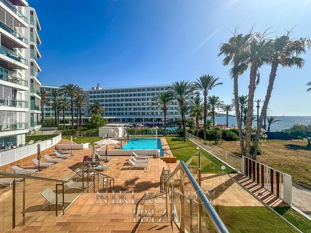 2 soveværelse Lejlighed til salg i Playa d'en Bossa, San Jose / Sant Josep de Sa Talaia med swimmingpool garage - € 695.000 (Ref: 9118536)