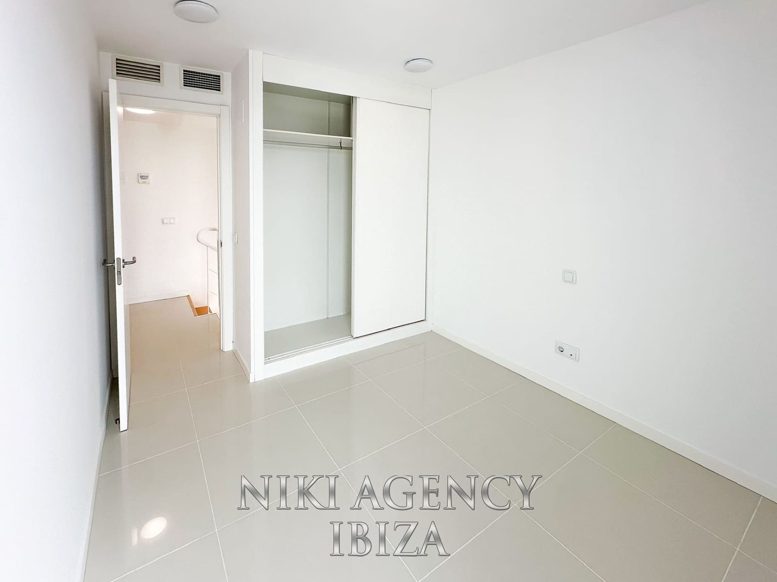 2 bedroom Apartment for sale in Playa d'en Bossa with pool garage - € 670,000 (Ref: 9118536)