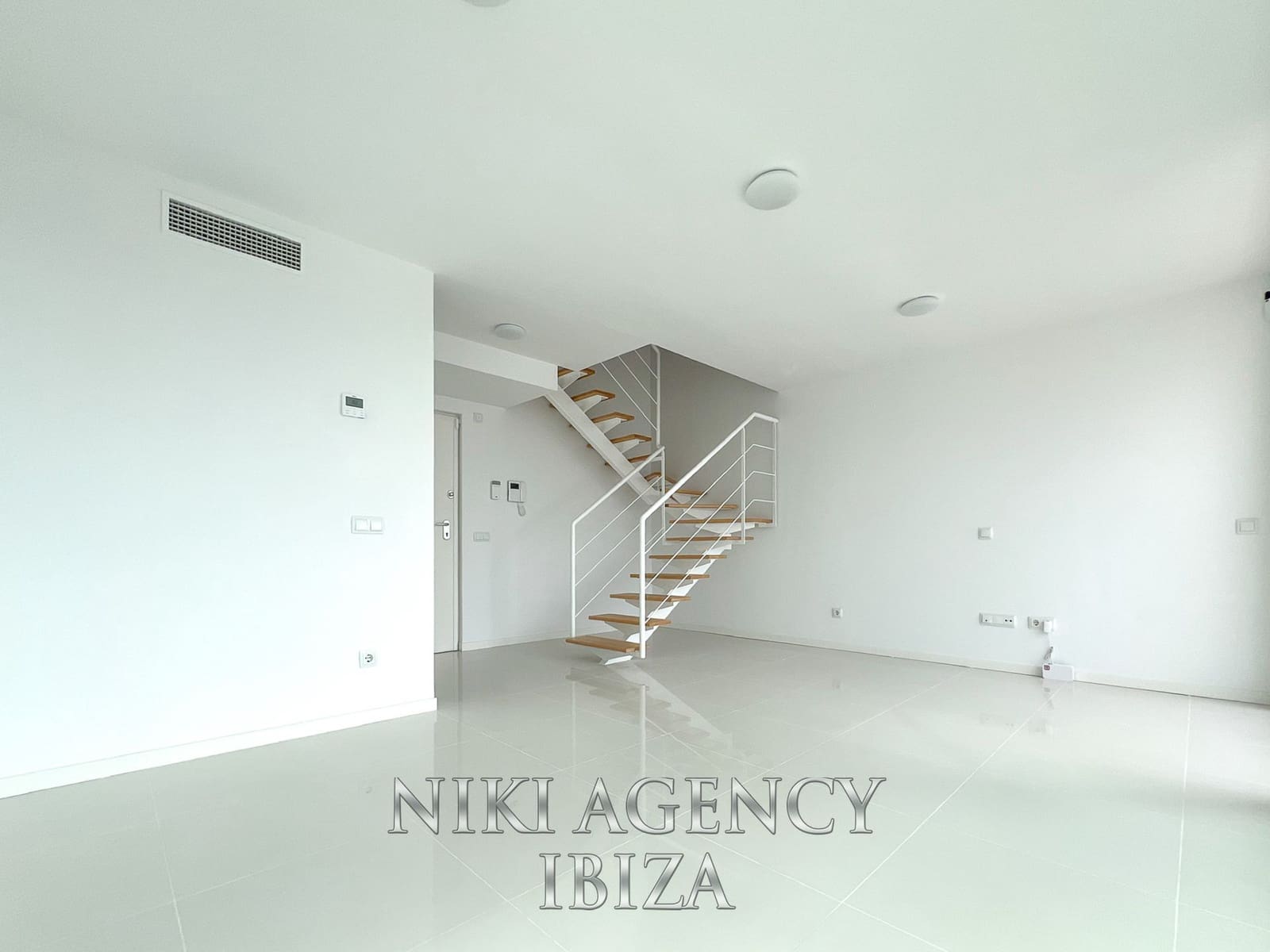 2 bedroom Apartment for sale in Playa d'en Bossa with pool garage - € 670,000 (Ref: 9118536)