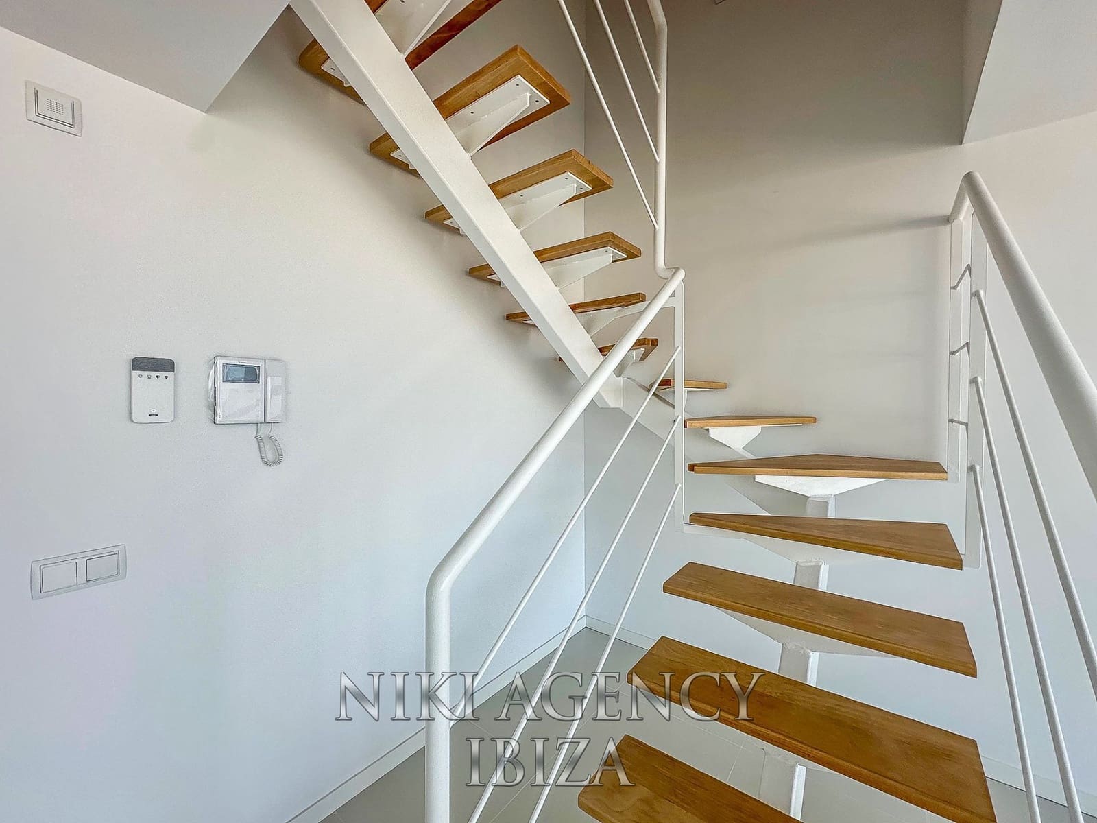 2 bedroom Apartment for sale in Playa d'en Bossa with pool garage - € 670,000 (Ref: 9118536)