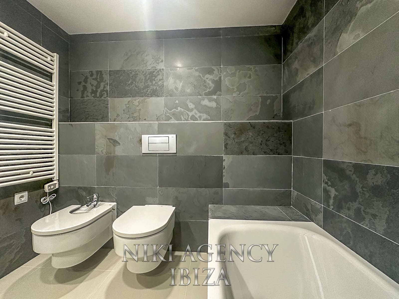 2 bedroom Apartment for sale in Playa d'en Bossa with pool garage - € 670,000 (Ref: 9118536)