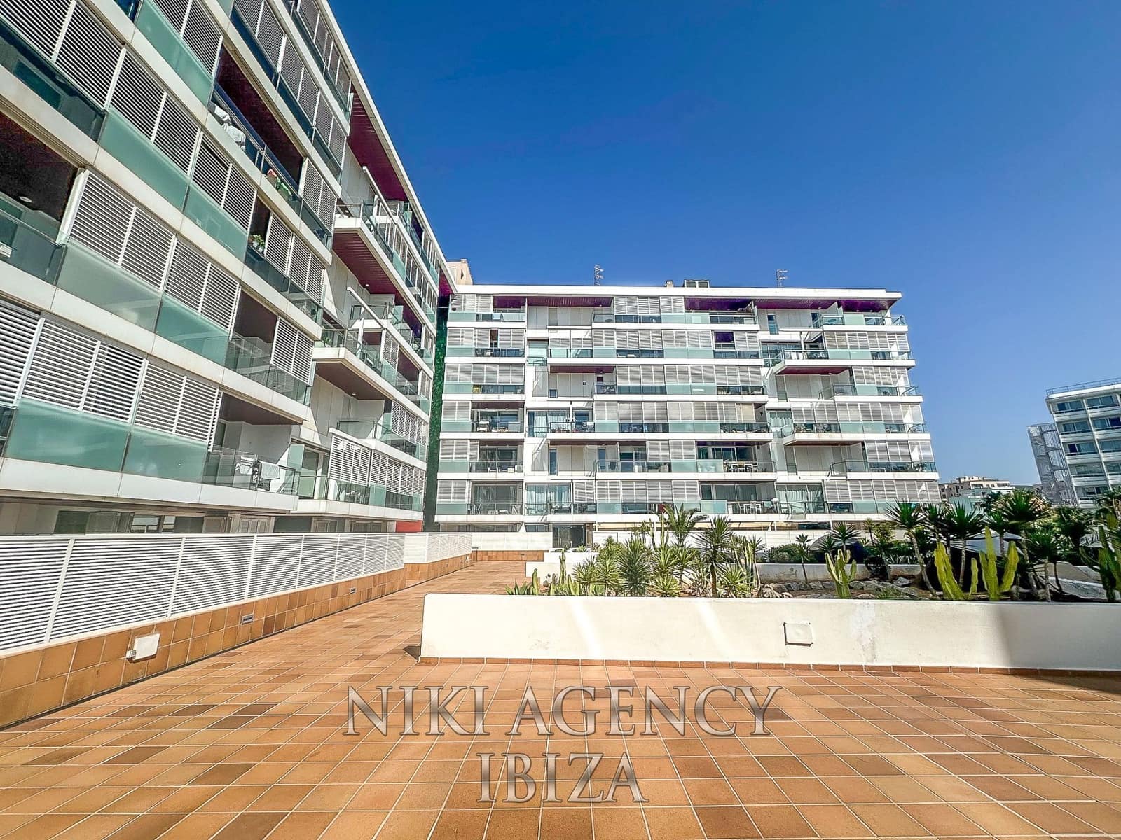 2 bedroom Apartment for sale in Playa d'en Bossa with pool garage - € 670,000 (Ref: 9118536)