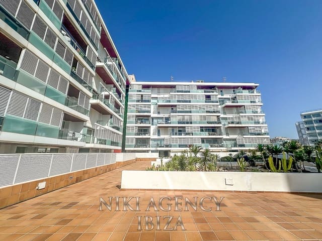 2 sypialnia Apartament na sprzedaż w Playa d'en Bossa, San Jose / Sant Josep de Sa Talaia z basenem garażem - 670 000 € (Ref: 9118536)