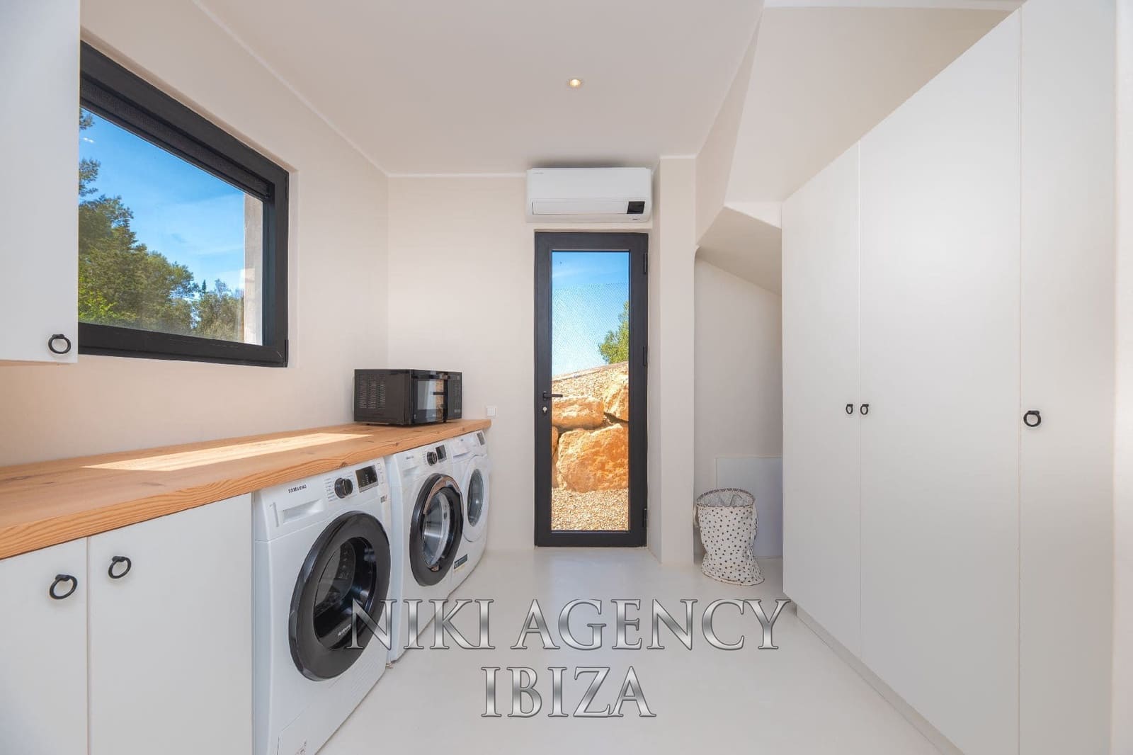 4 soverom Villa til salgs i Santa Eulalia / Santa Eularia med svømmebasseng garasje - € 2 595 000 (Ref: 9126518)