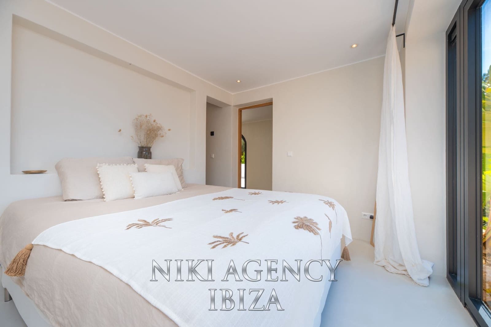 4 soverom Villa til salgs i Santa Eulalia / Santa Eularia med svømmebasseng garasje - € 2 595 000 (Ref: 9126518)