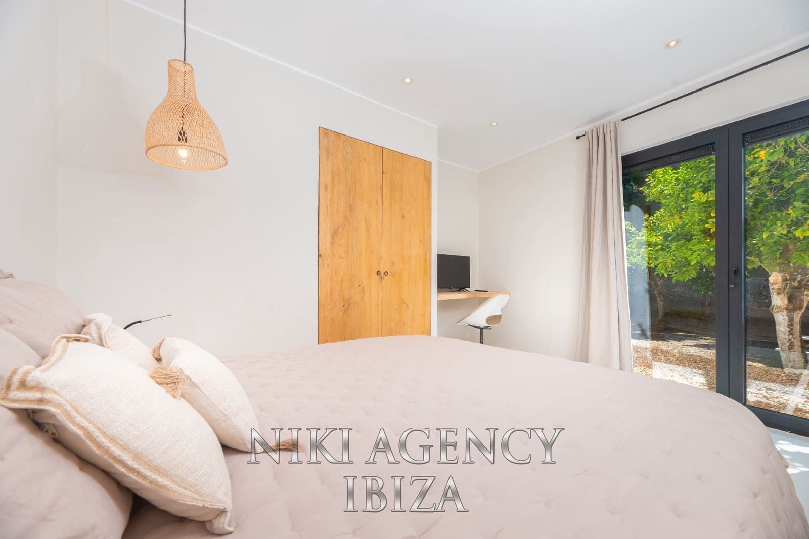 4 soverom Villa til salgs i Santa Eulalia / Santa Eularia med svømmebasseng garasje - € 2 595 000 (Ref: 9126518)
