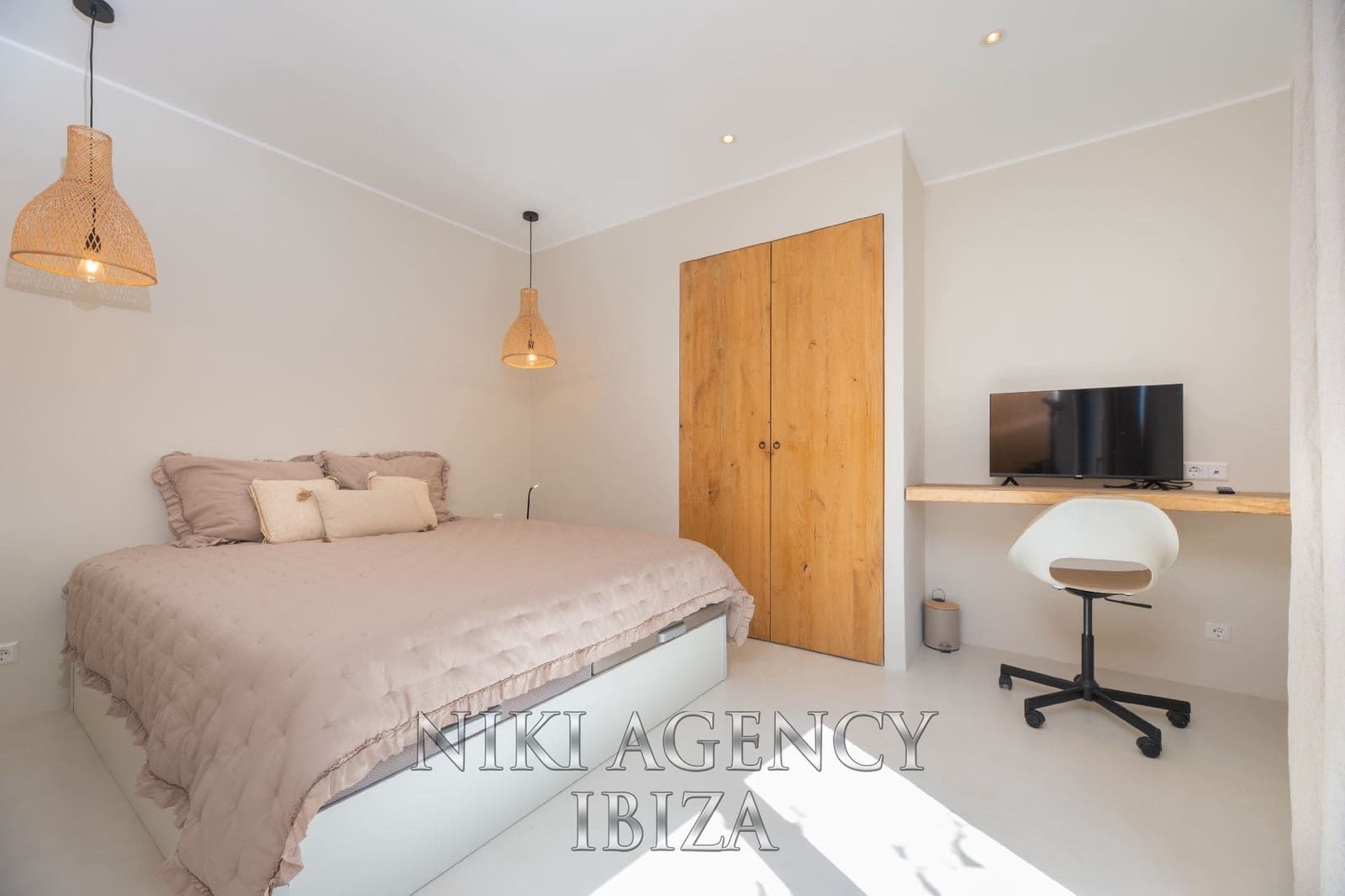 4 soverom Villa til salgs i Santa Eulalia / Santa Eularia med svømmebasseng garasje - € 2 595 000 (Ref: 9126518)