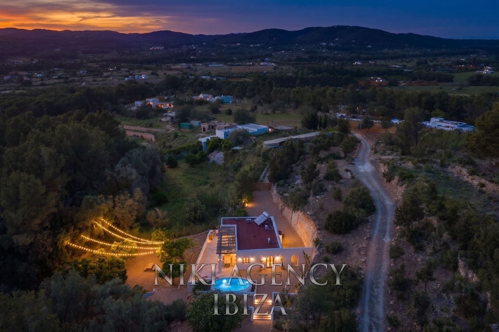 4 soverom Villa til salgs i Santa Eulalia / Santa Eularia med svømmebasseng garasje - € 2 595 000 (Ref: 9126518)