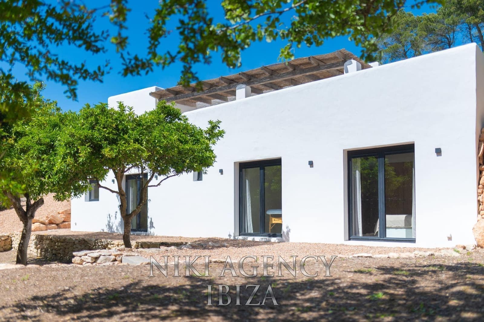 4 soverom Villa til salgs i Santa Eulalia / Santa Eularia med svømmebasseng garasje - € 2 595 000 (Ref: 9126518)