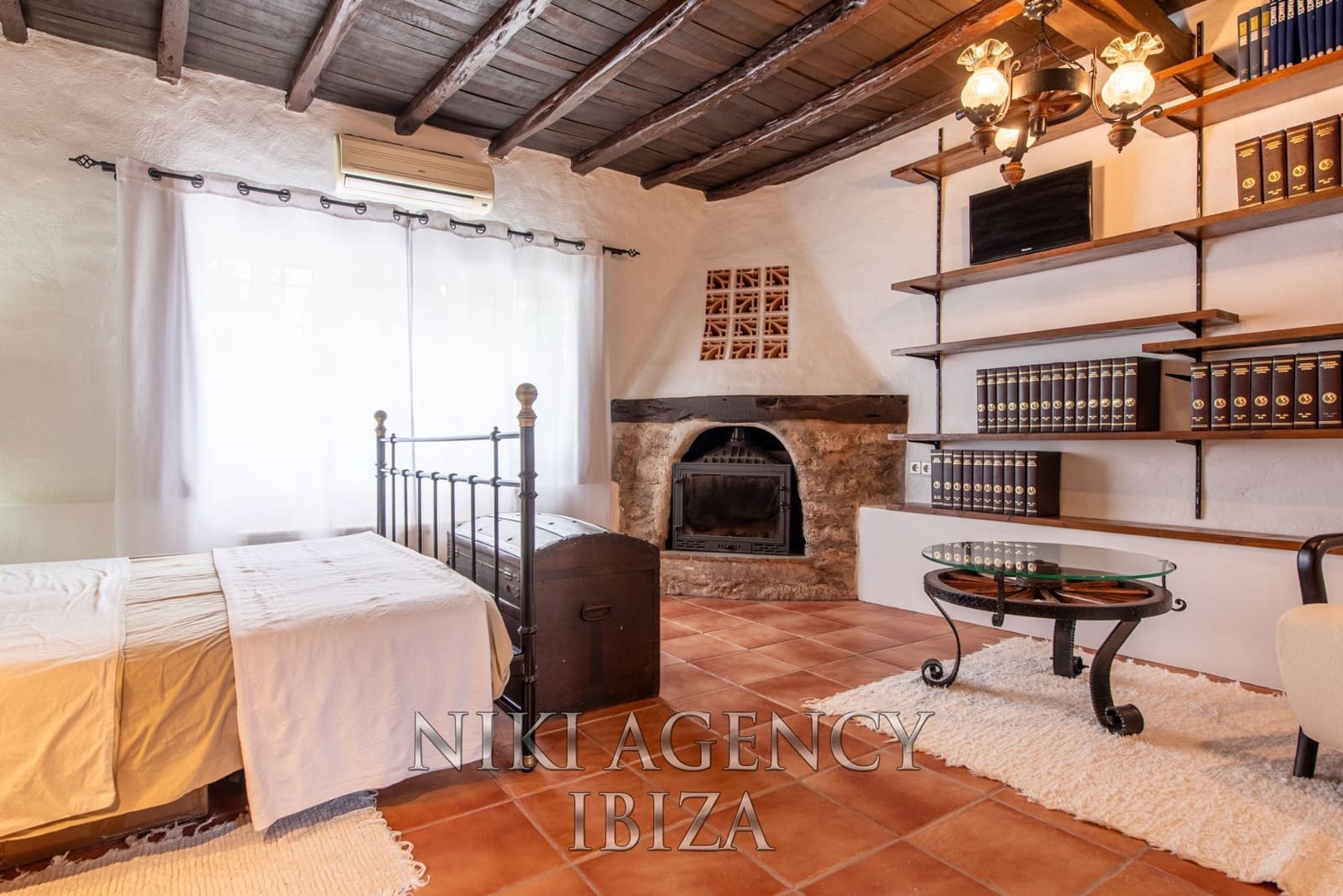 6 soveværelse Finca/Landehus til salg i Sant Llorenc de Balafia med swimmingpool garage - € 2.300.000 (Ref: 9171125)