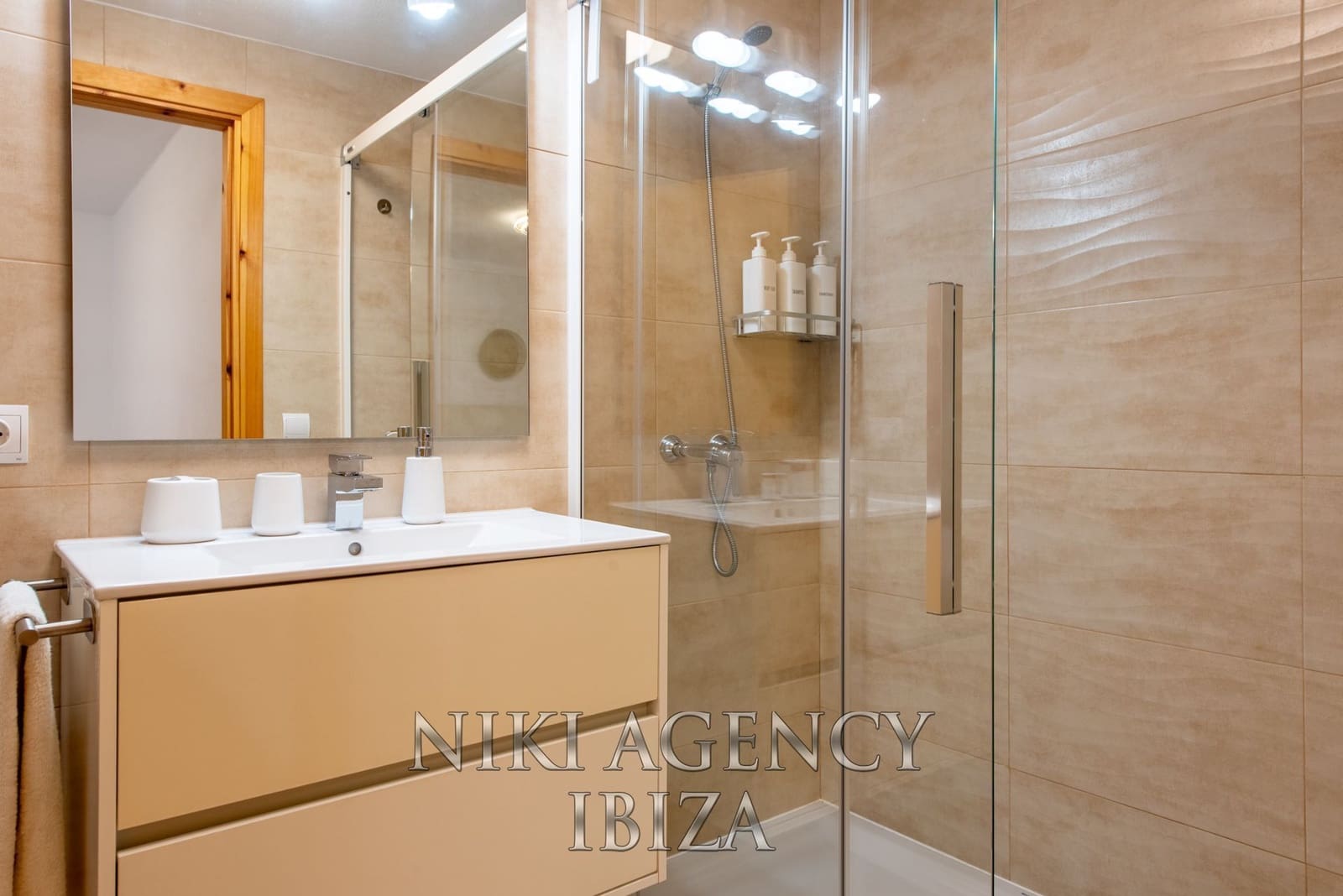 6 soveværelse Finca/Landehus til salg i Sant Llorenc de Balafia med swimmingpool garage - € 2.300.000 (Ref: 9171125)