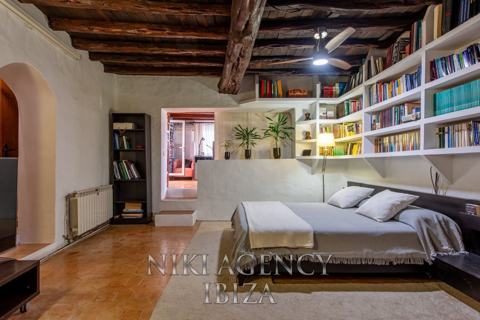 6 soveværelse Finca/Landehus til salg i Sant Llorenc de Balafia med swimmingpool garage - € 2.300.000 (Ref: 9171125)