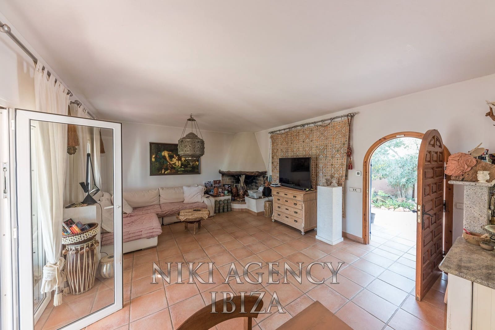 5 soverom Villa til salgs i Es Cubells med svømmebasseng garasje - € 4 500 000 (Ref: 9177641)