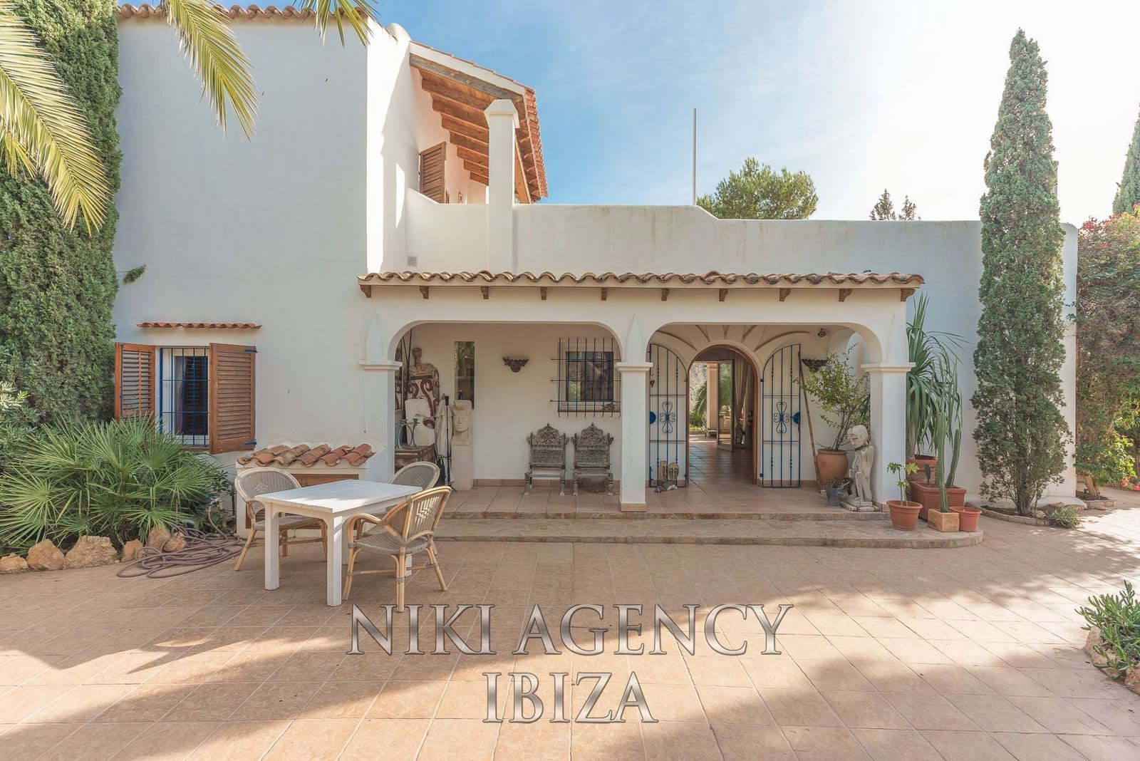 5 soverom Villa til salgs i Es Cubells med svømmebasseng garasje - € 4 500 000 (Ref: 9177641)