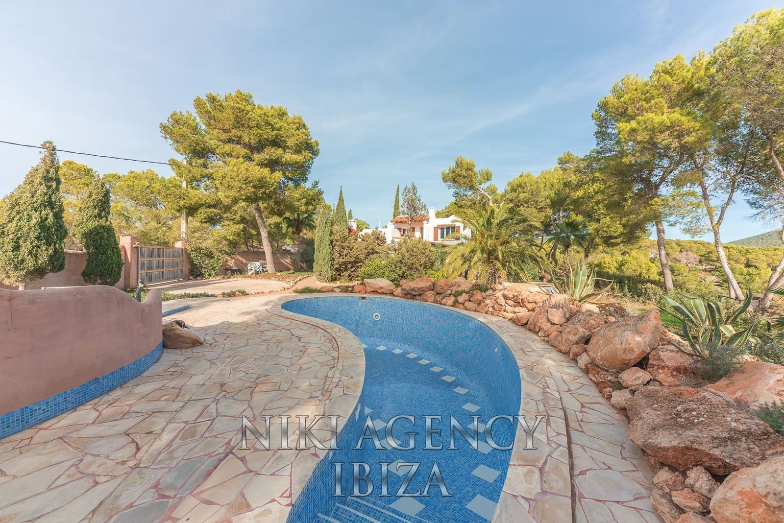 5 soverom Villa til salgs i Es Cubells med svømmebasseng garasje - € 4 500 000 (Ref: 9177641)