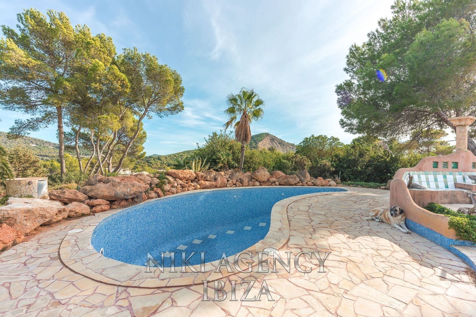 5 soverom Villa til salgs i Es Cubells med svømmebasseng garasje - € 4 500 000 (Ref: 9177641)