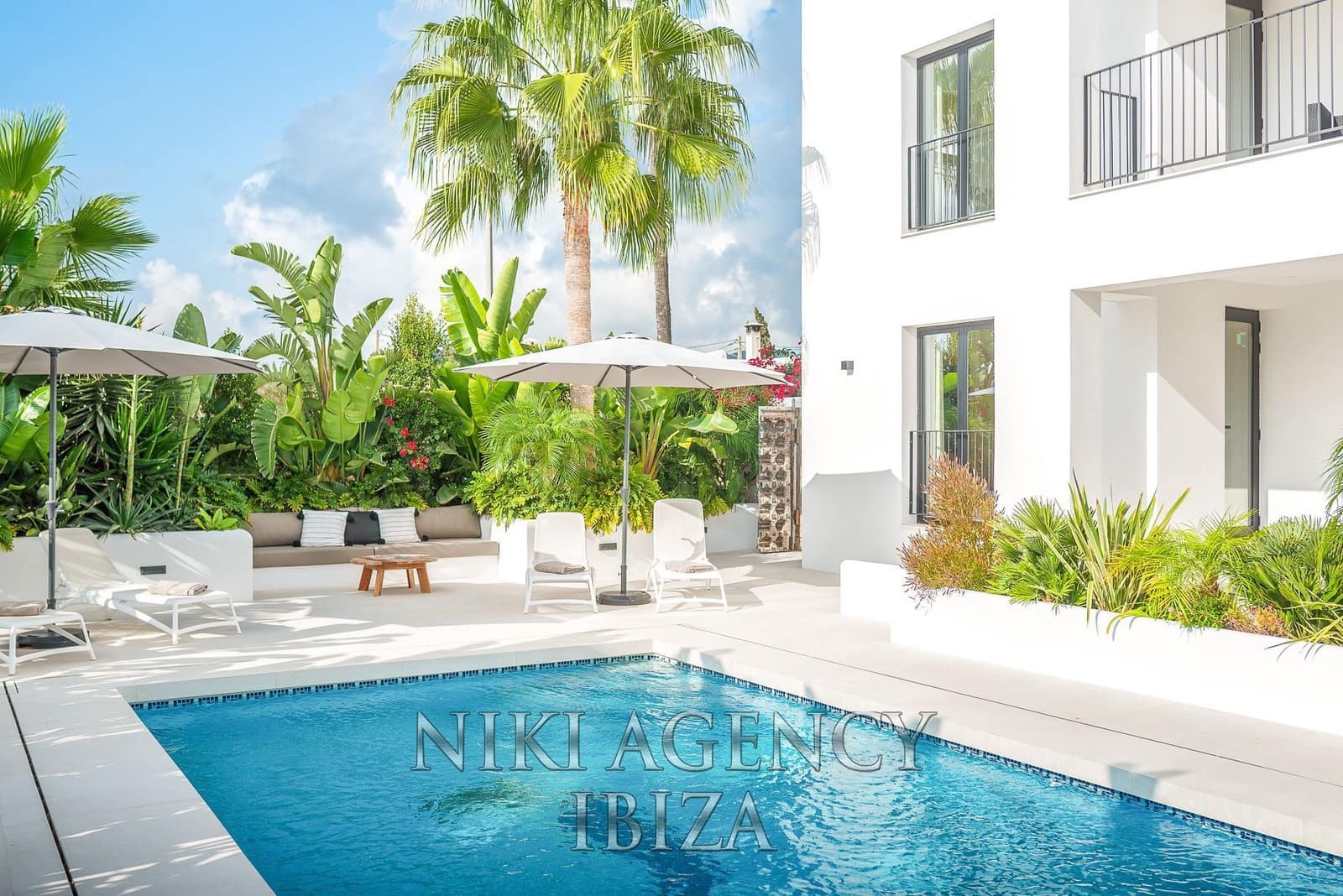 4 bedroom Villa for sale in San Jose / Sant Josep de Sa Talaia with pool garage - € 2,990,000 (Ref: 9209076)