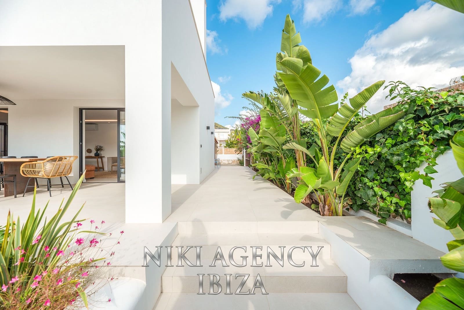 4 bedroom Villa for sale in San Jose / Sant Josep de Sa Talaia with pool garage - € 2,990,000 (Ref: 9209076)