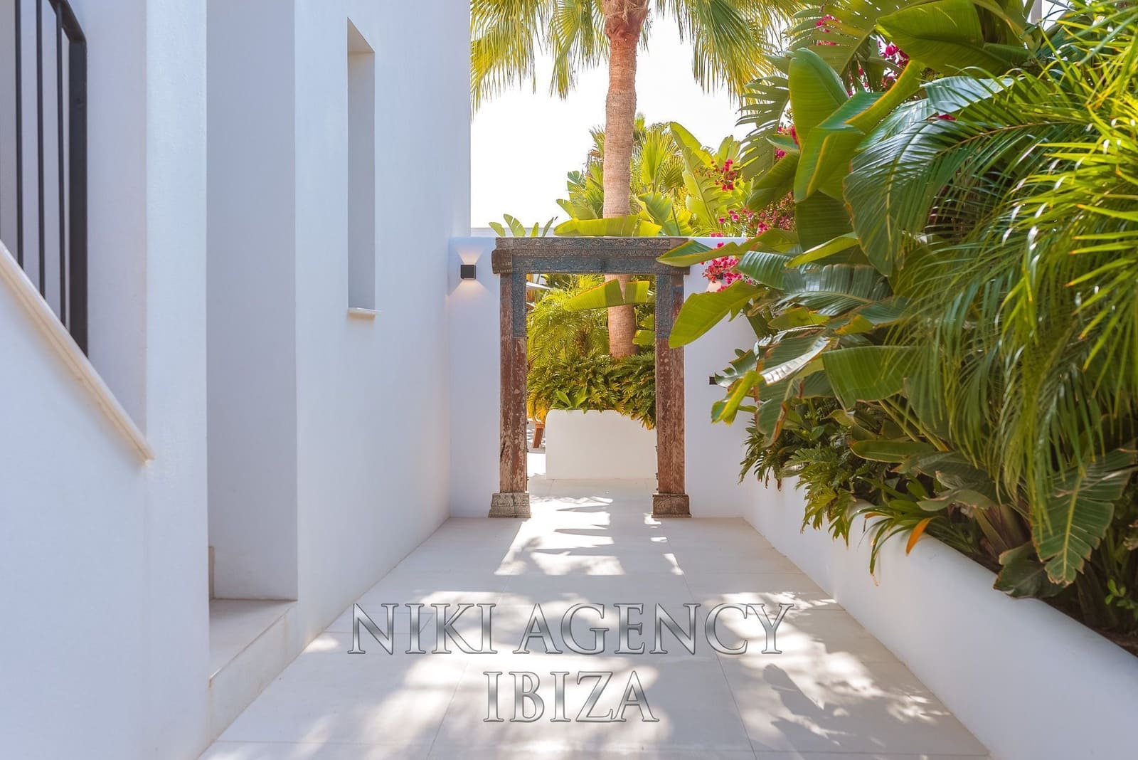 4 bedroom Villa for sale in San Jose / Sant Josep de Sa Talaia with pool garage - € 2,990,000 (Ref: 9209076)