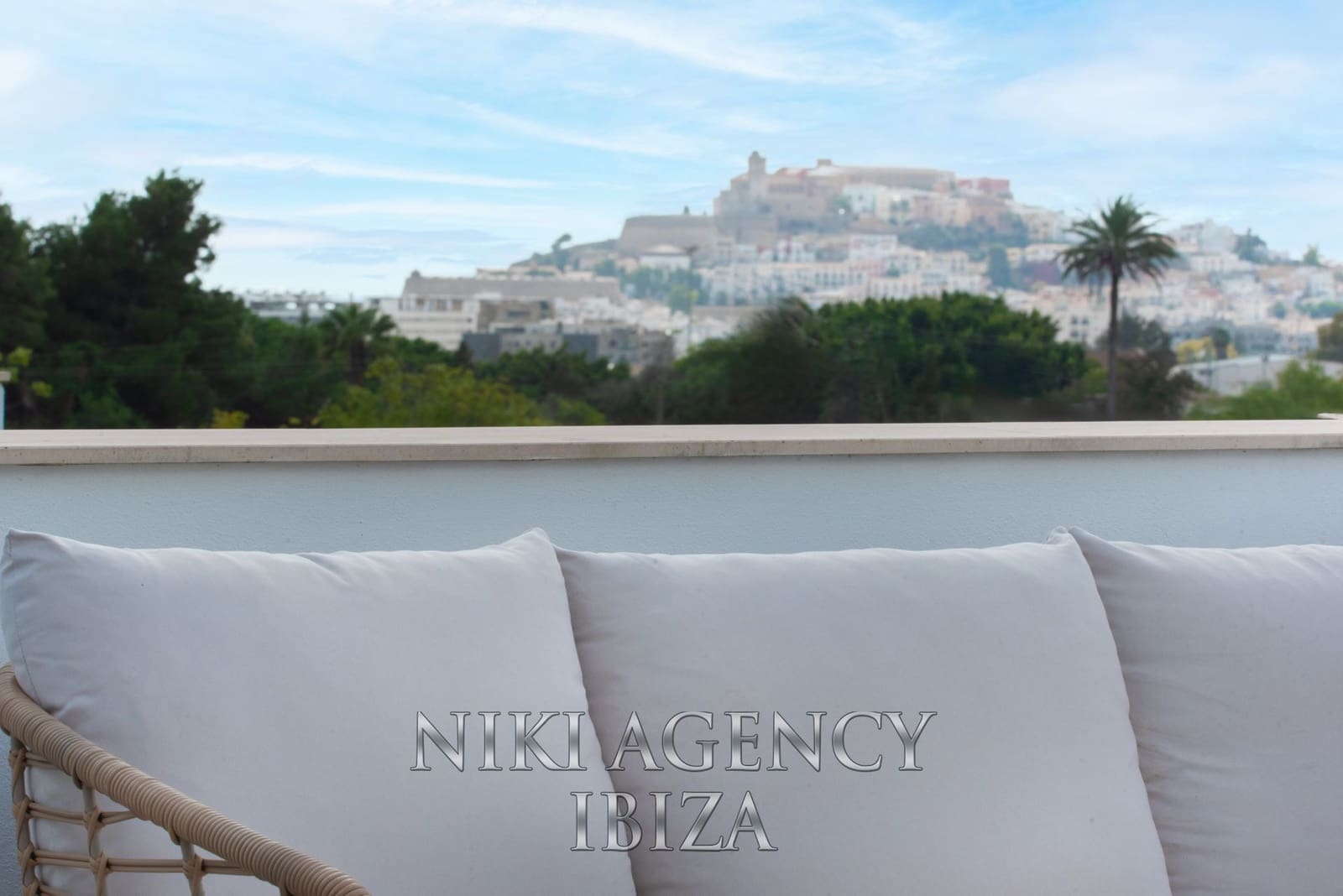 3 soverom Villa til salgs i Nuestra Senora de Jesus med svømmebasseng garasje - € 1 295 000 (Ref: 9410522)