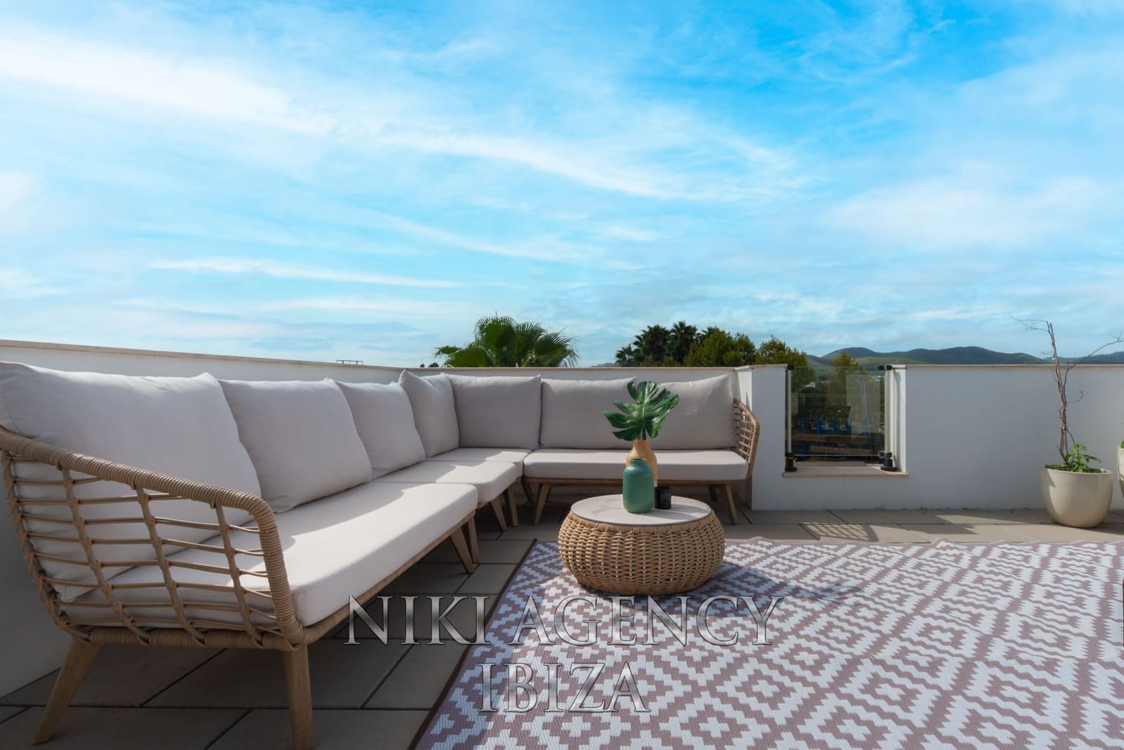 3 soverom Villa til salgs i Nuestra Senora de Jesus med svømmebasseng garasje - € 1 295 000 (Ref: 9410522)