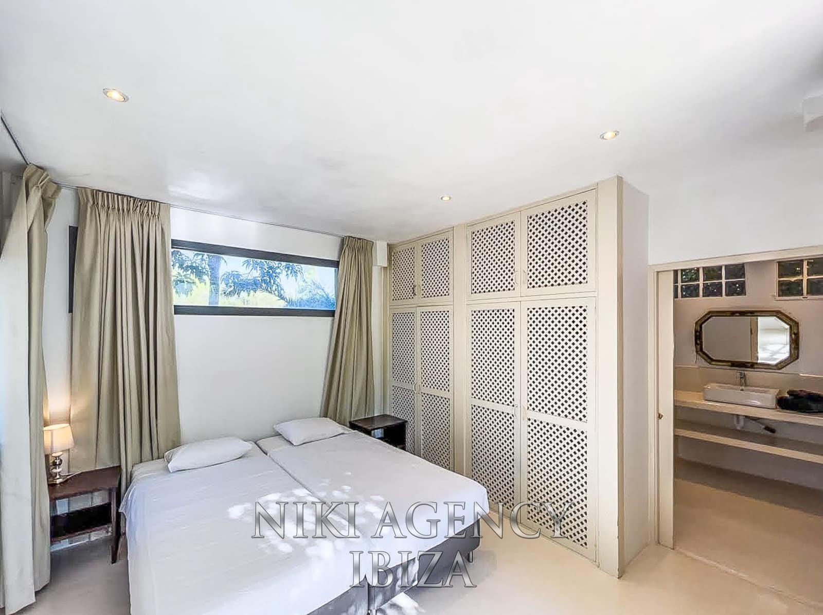 15 bedroom Villa for sale in Santa Eulalia / Santa Eularia with pool garage - € 6,000,000 (Ref: 9488169)