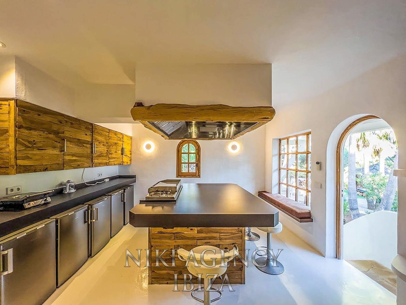 15 bedroom Villa for sale in Santa Eulalia / Santa Eularia with pool garage - € 6,000,000 (Ref: 9488169)