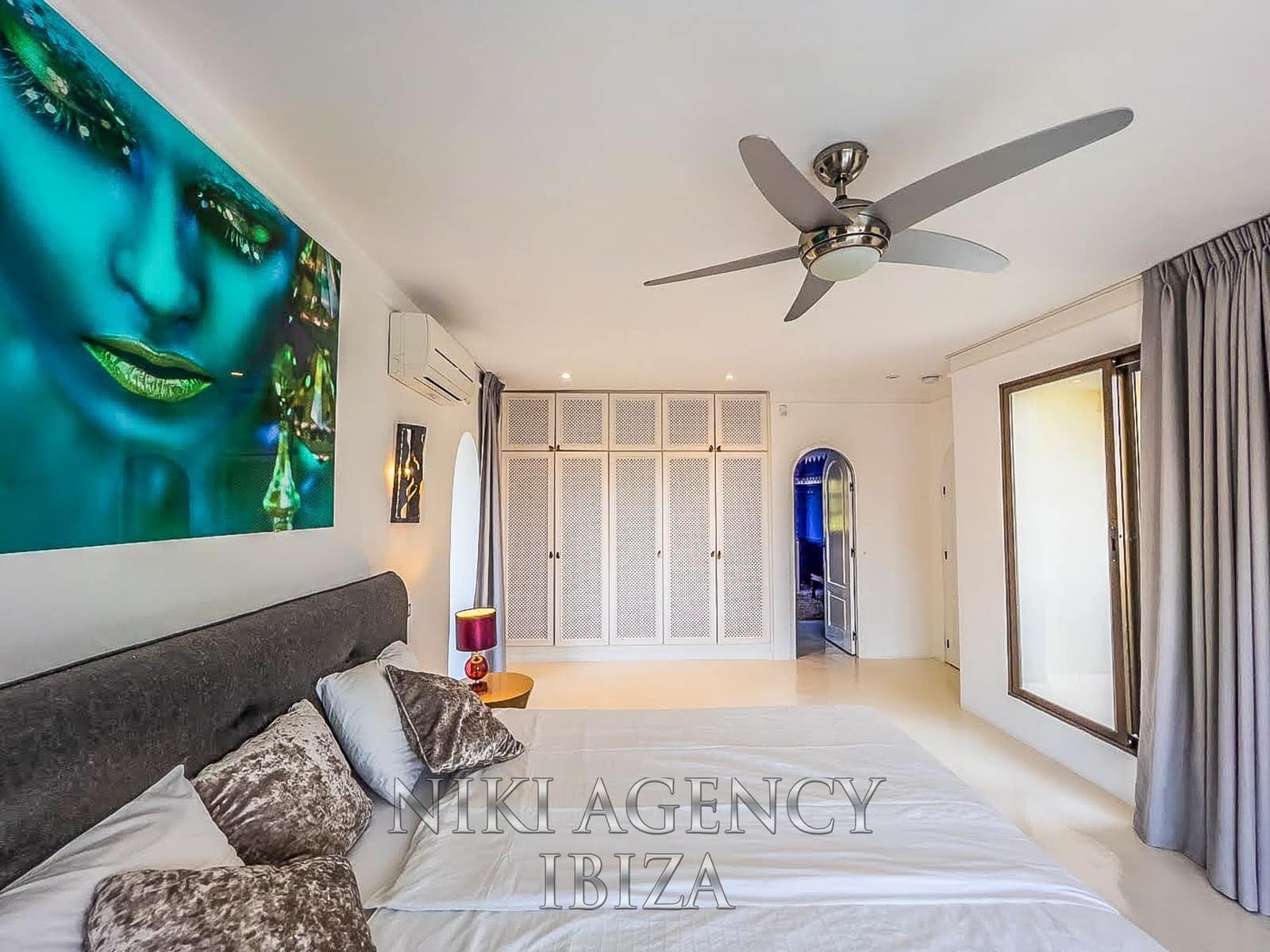 15 bedroom Villa for sale in Santa Eulalia / Santa Eularia with pool garage - € 6,000,000 (Ref: 9488169)