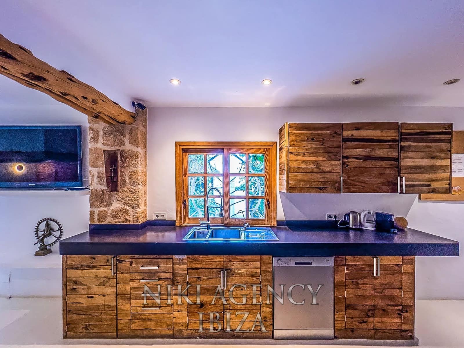 15 bedroom Villa for sale in Santa Eulalia / Santa Eularia with pool garage - € 6,000,000 (Ref: 9488169)