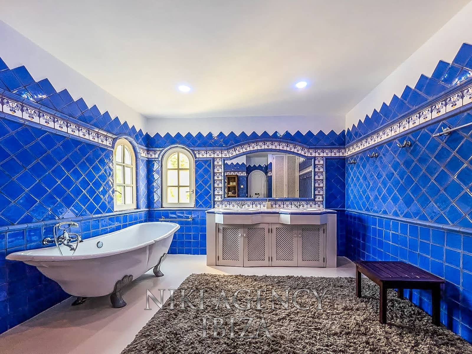 15 bedroom Villa for sale in Santa Eulalia / Santa Eularia with pool garage - € 6,000,000 (Ref: 9488169)