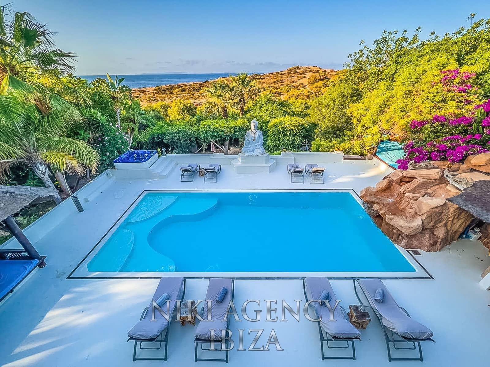 15 bedroom Villa for sale in Santa Eulalia / Santa Eularia with pool garage - € 6,000,000 (Ref: 9488169)