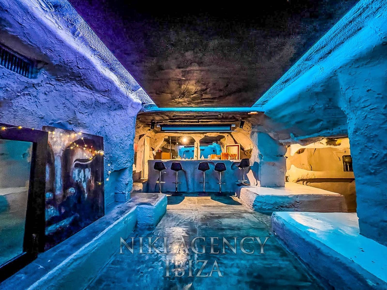 15 bedroom Villa for sale in Santa Eulalia / Santa Eularia with pool garage - € 6,000,000 (Ref: 9488169)